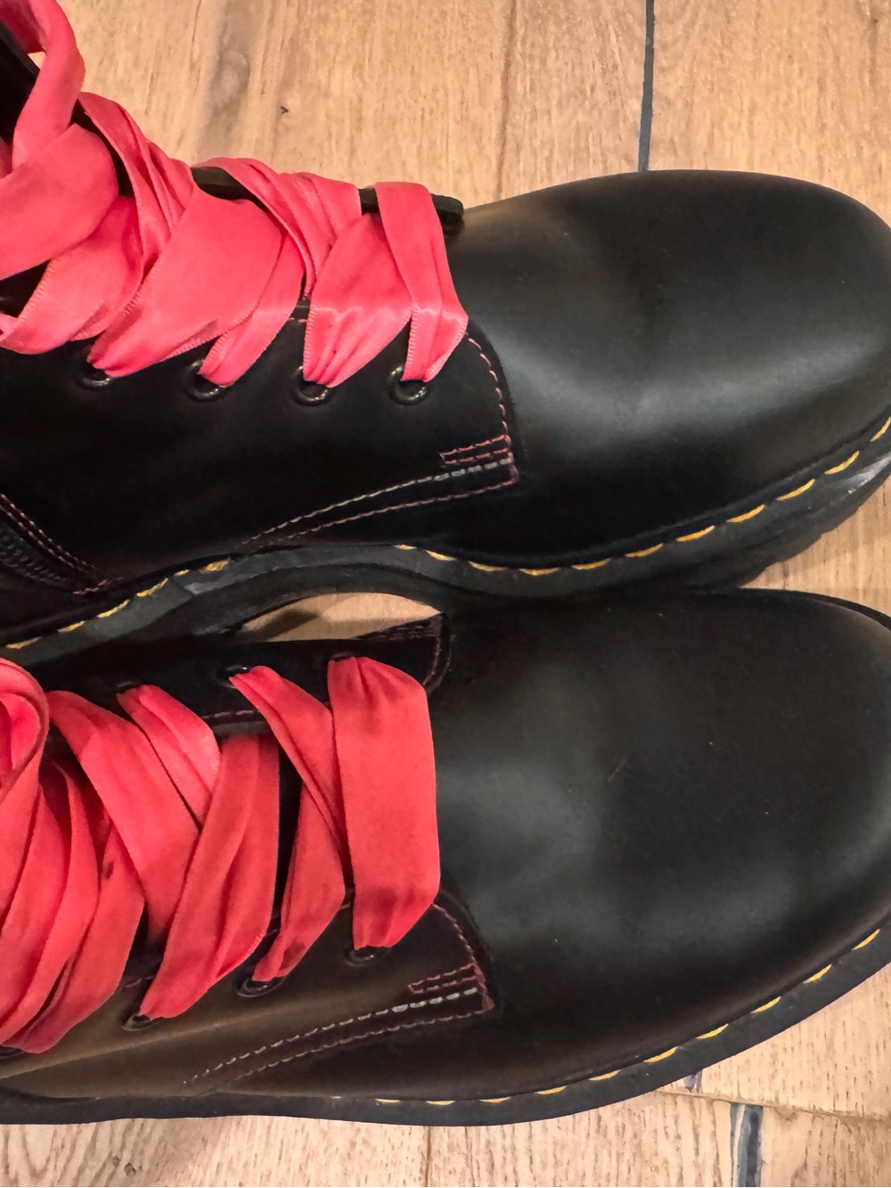 Dr martens HELLO KITTY & FRIENDS JADON LEATHER PLATFORM BOOTS US Ladies 9 - Picture 4 of 9
